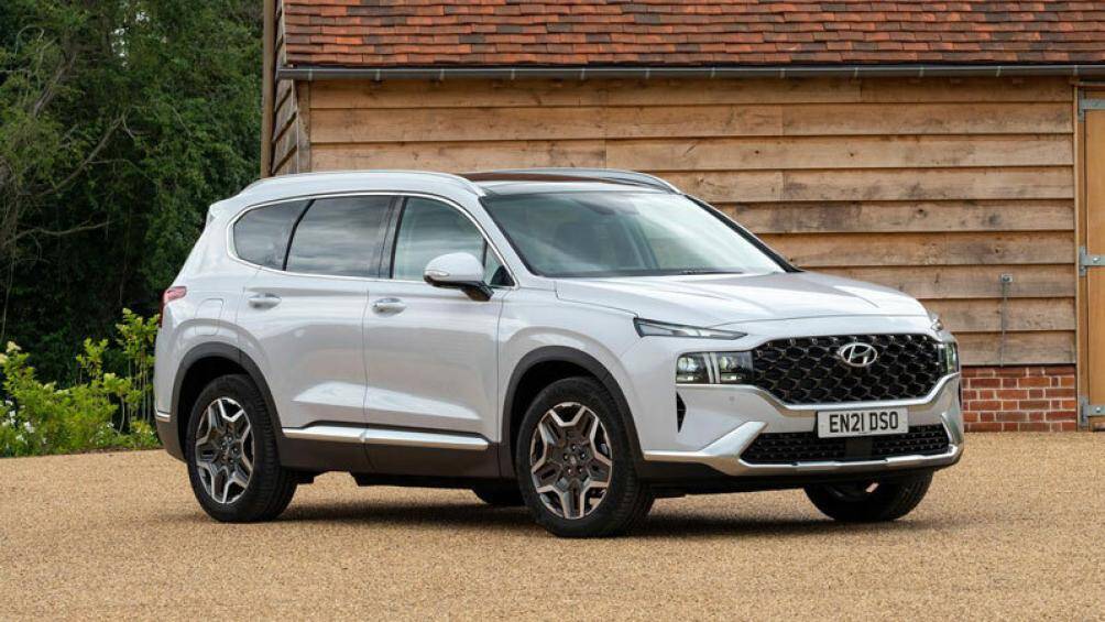 8. Hyundai Santa Fe Plug-In Hybrid (giá khởi điểm: 39.500 USD)