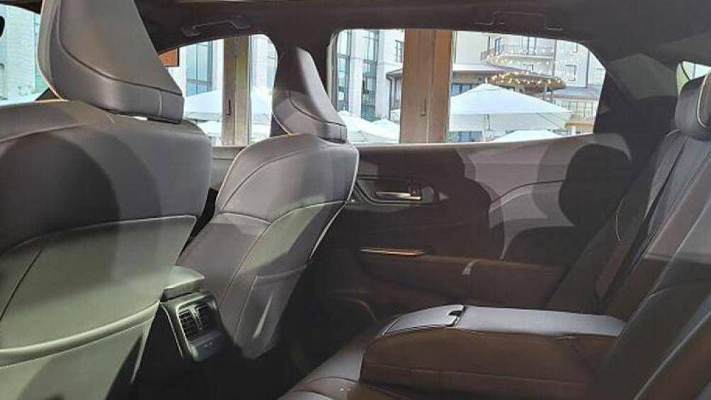 Hệ thống định vị đám mây, nâng cấp phần mềm qua WiFi hay tính năng trợ lý ảo với câu lệnh "Hey, Toyota"