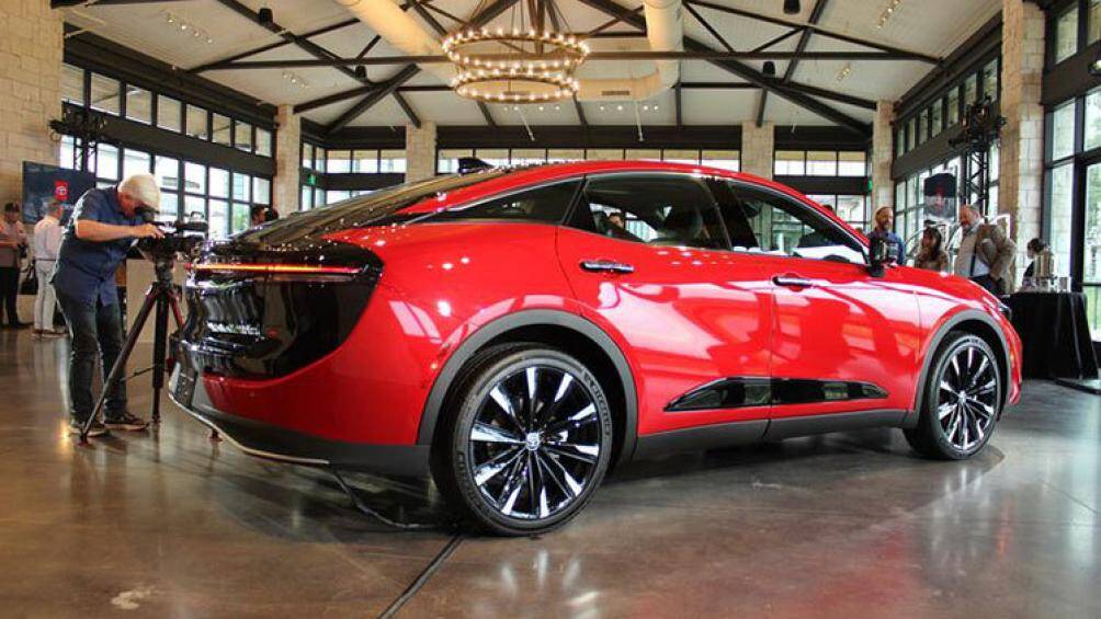 Xe sở hữu chiều dài 4.930 mm, chiều rộng 1.840 mm, chiều cao 1.540 mm và chiều dài cơ sở 2.850 mm