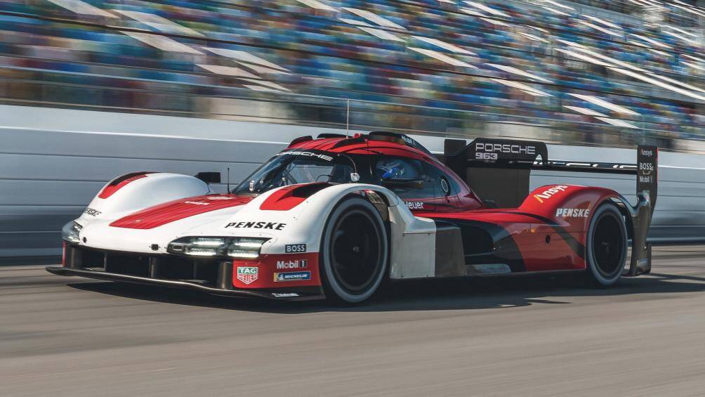 Đội đua Porsche Penske Motorsport vừa thử nghiệm thành công chiếc 963 LMDh tại đường đua quốc tế Daytona ở Florida (Mỹ)