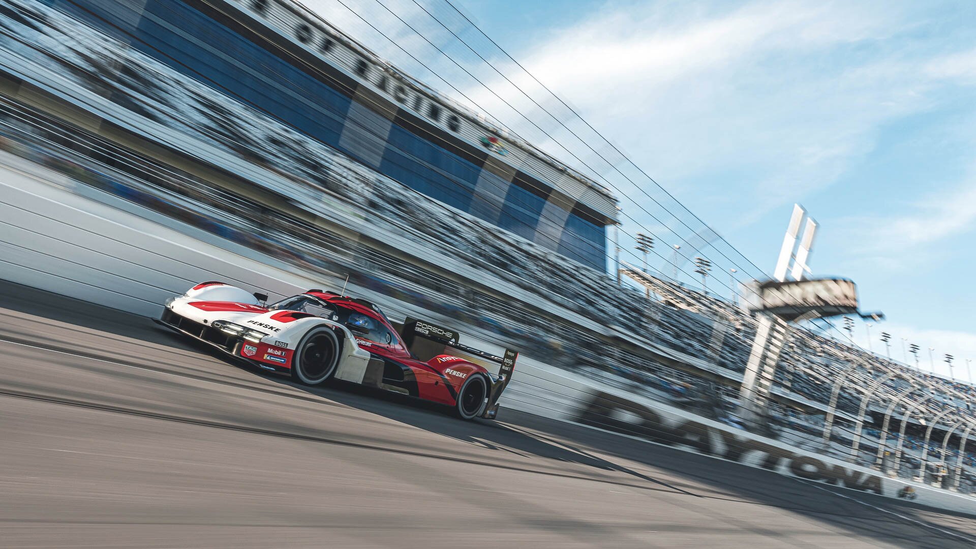 Điều đó rất quan trọng vì cuộc đua chính thức đầu tiên của chiếc xe sẽ diễn ra ngay tại đường đua này