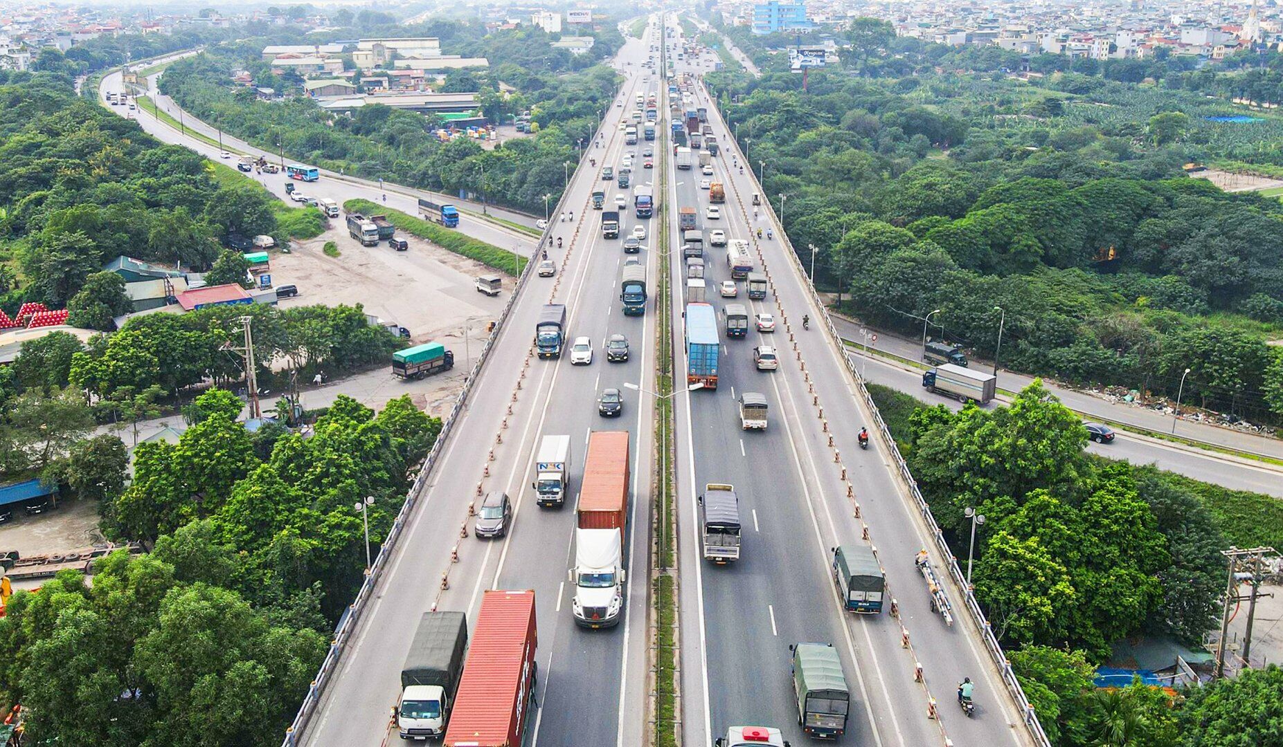 Sau khi được tổ chức lại, cầu Thanh Trì có 3 làn ô tô và 1 làn dành riêng cho xe máy được chia bằng dải phân cách. Bên cạnh việc tổ chức lại giao thông, một số khu vực hư hỏng trên bề mặt cầu cũng được sửa chữa.
