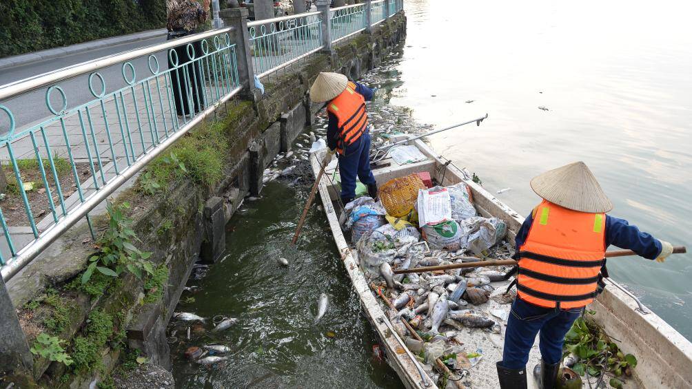 Liên quan đến sự việc trên, chiều cùng ngày, ông Nguyễn Đình Khuyến, Chủ tịch UBND quận Tây Hồ cho biết, đơn vị đã nắm được thông tin và báo ngay cho Công ty Thoát nước Hà Nội xử lý, khắc phục.