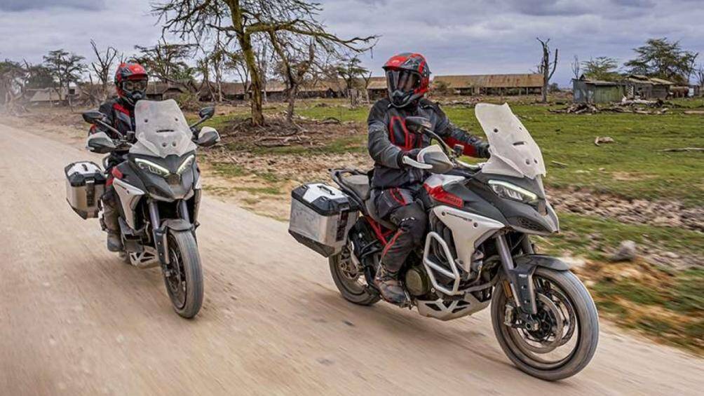 Trang bị tiêu chuẩn là hành trình thích ứng Cruise Cruise và phát hiện điểm mù, cùng với phanh ABS khi vào cua, đèn vào cua, bánh xe và kiểm soát độ bám đường