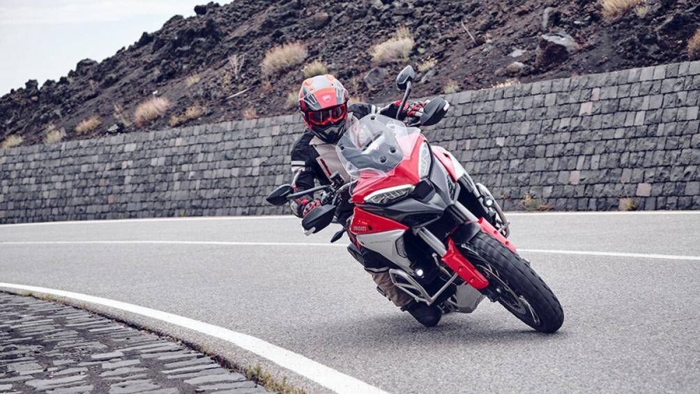 Điểm mới của Multistrada V4 Rally là hệ thống tự động ngắt xi-lanh sau trên động cơ V4 Granturismo 1.158 cc khi đang di chuyển