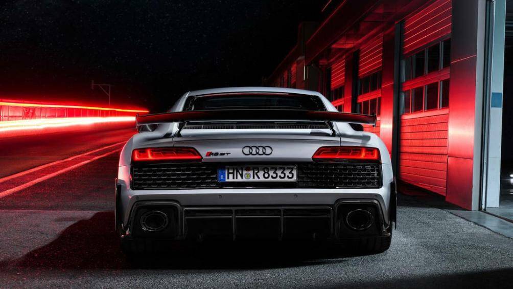 Audi R8 GT RWD 2023 có thể tăng tốc 0 - 100 km/h trong vòng 3,4 giây, nhanh hơn R8 RWD tiêu chuẩn 0,4 giây