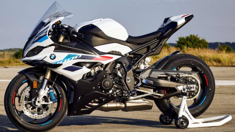 BMW Motorrad mới đây đã chính thức trình diện mẫu xế “hàng khủng” 2023 S1000RR cùng hàng loạt cải tiến và cập nhật