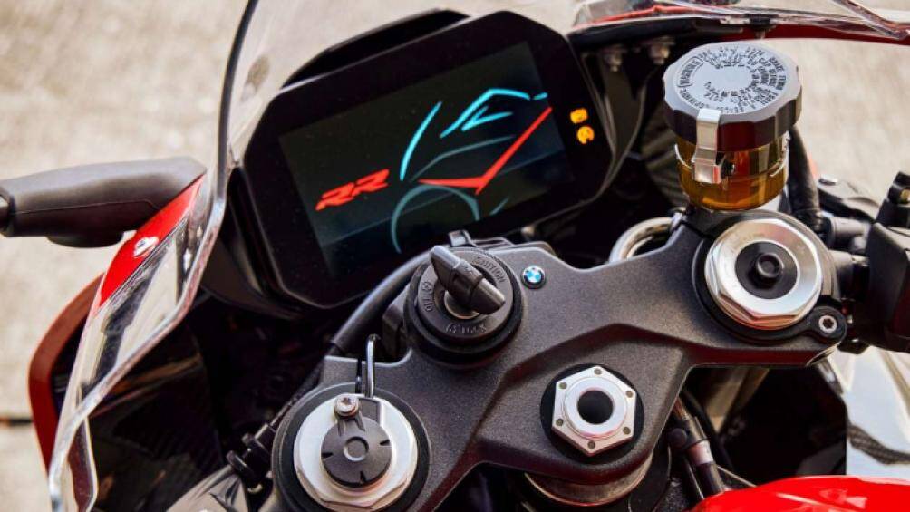 S1000RR mới sở hữu động cơ 4 xi lanh thẳng hàng, có khả năng sản sinh công suất tối đa 210 mã lực và mô-men xoắn 113 Nm