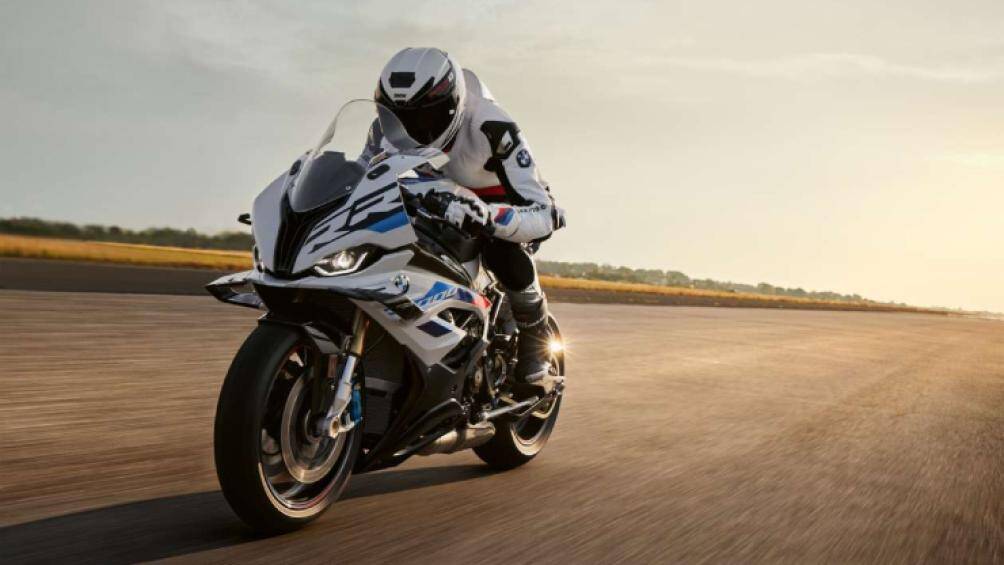 Nhằm tăng hiệu suất khí động học, S1000RR mới có trang bị bộ cánh mới giúp xe tăng lực cân bằng tốt hơn khi tăng tốc