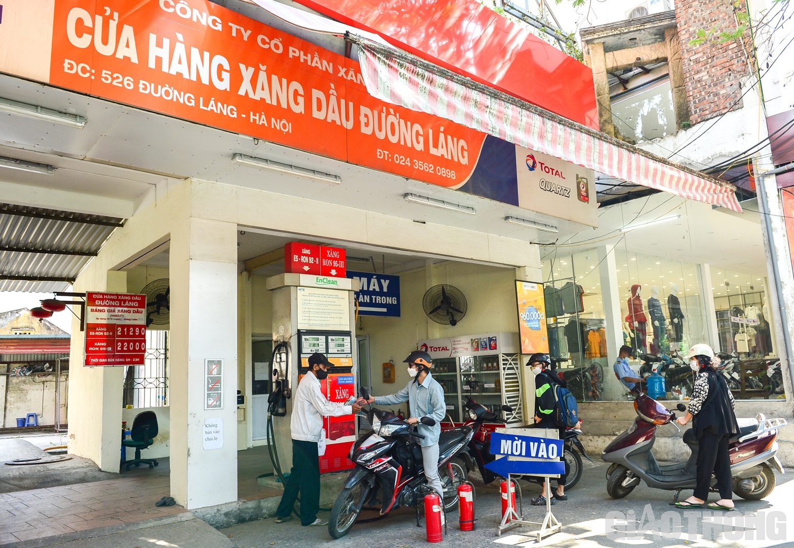 Đến thời điểm 10h sáng nay, cây xăng này đã mở bán trở lại.