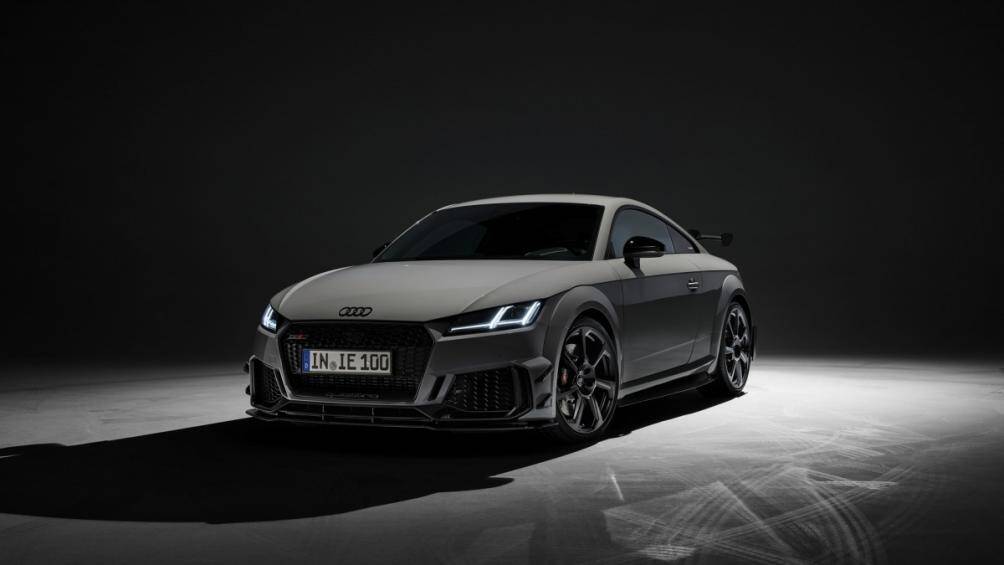Mẫu xe thể thao Audi TT RS Coupe Iconic Edition với vẻ ngoài hấm hố, được sản xuất giới hạn 100 chiếc ở châu Âu