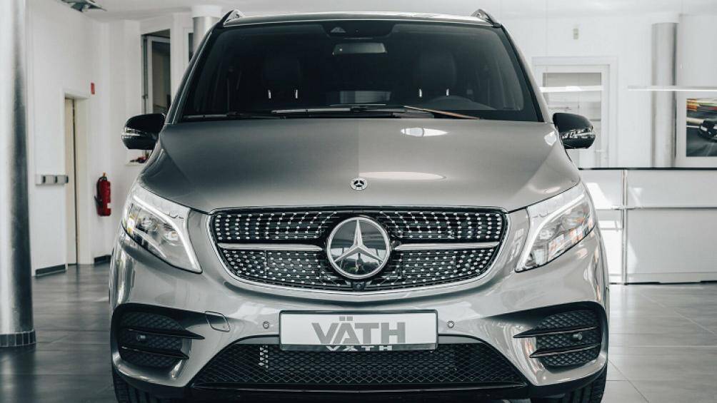 Xe được trang bị các lò xo thấp hơn giúp giảm chiều cao xuống 30 mm