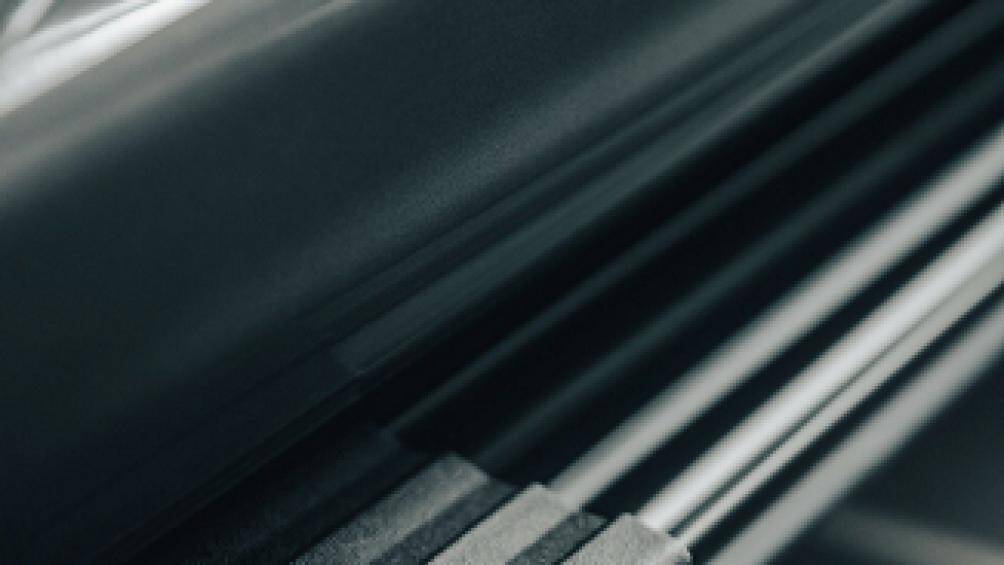 Các lò xo hạ thấp được phát triển cho V-Class có giá 540 Euro trong khi gói bánh xe và lốp có giá 2,980 Euro