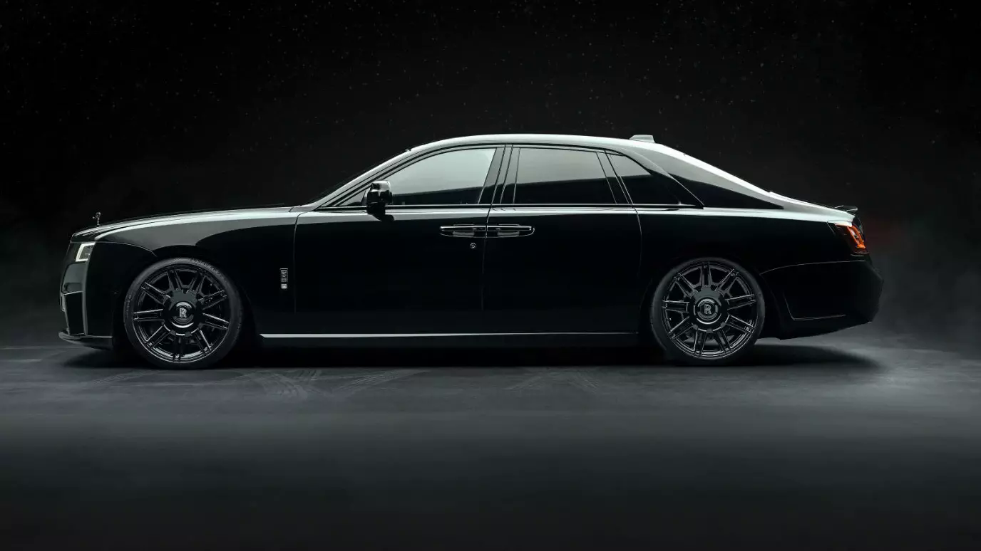 Spofec cũng điều chỉnh kiểu dáng của chiếc xe, mang đến cho Rolls-Royce một số cải tiến về khí động học
