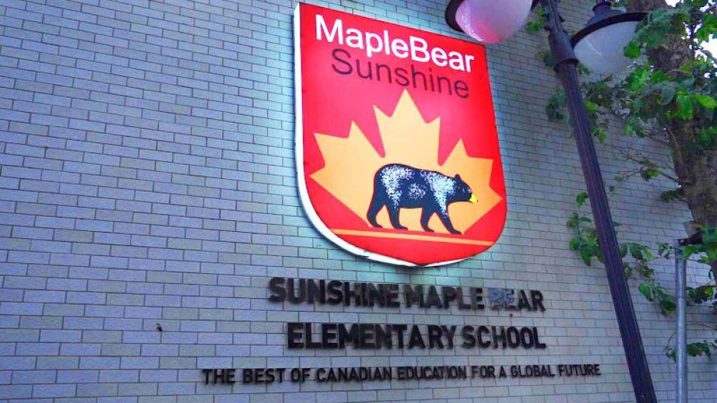 Đằng sau bức tường n&agrave;y l&agrave; một thế giới của tinh hoa gi&aacute;o dục Canada - Sunshine Maple Bear - m&ocirc; h&igrave;nh đ&agrave;o tạo li&ecirc;n cấp quốc tế từ l&acirc;u đ&atilde; trở th&agrave;nh một trong &ldquo;điểm v&agrave;ng&rdquo; về chất lượng sống cao cấp tại tất cả c&aacute;c dự &aacute;n bất động sản, c&aacute;c khu đ&ocirc; thị Xanh - Th&ocirc;ng minh của Sunshine Group.