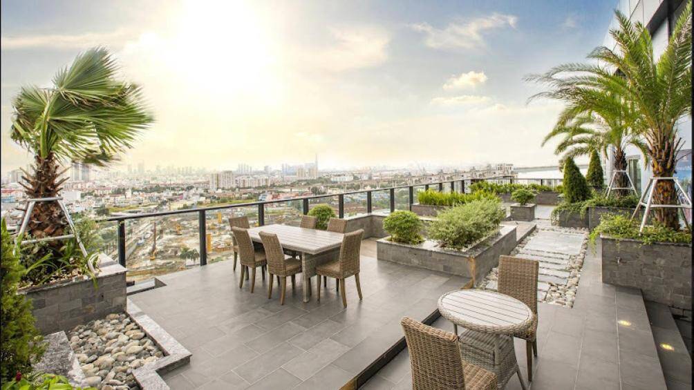 Hay những khoảng &ldquo;Sky Garden&rdquo; m&ecirc;nh mang, kho&aacute;ng đạt nơi tầng thượng của Sunshine Diamond River - vi&ecirc;n kim cương lộng lẫy b&ecirc;n s&ocirc;ng S&agrave;i G&ograve;n, đang được kỳ vọng l&agrave; hạt nh&acirc;n tăng trưởng mới cho kinh tế, dịch vụ, thương mại to&agrave;n khu Nam S&agrave;i G&ograve;n.