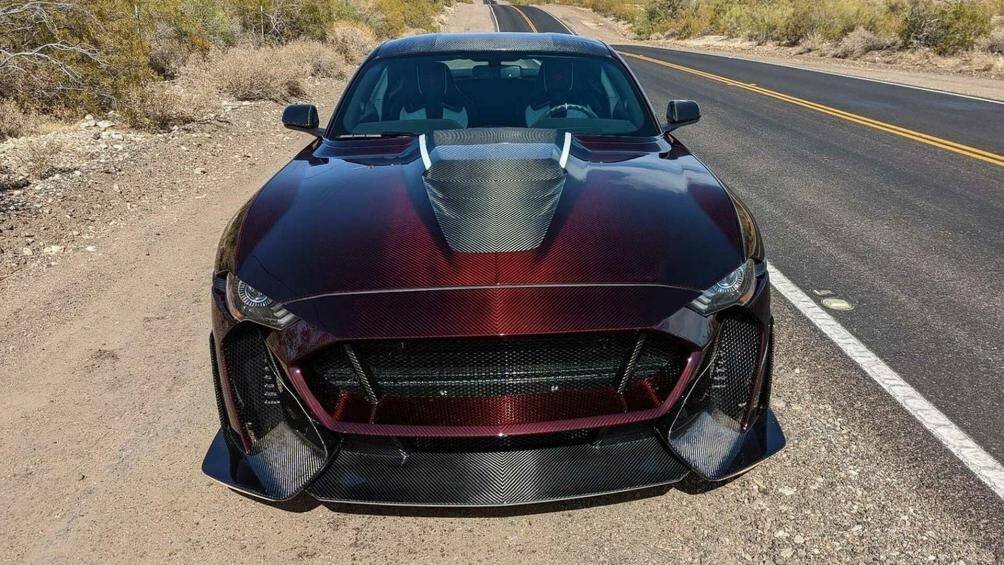 Những người muốn hoàn thiện bằng sợi carbon trần phải trả thêm khoảng 15.000 USD