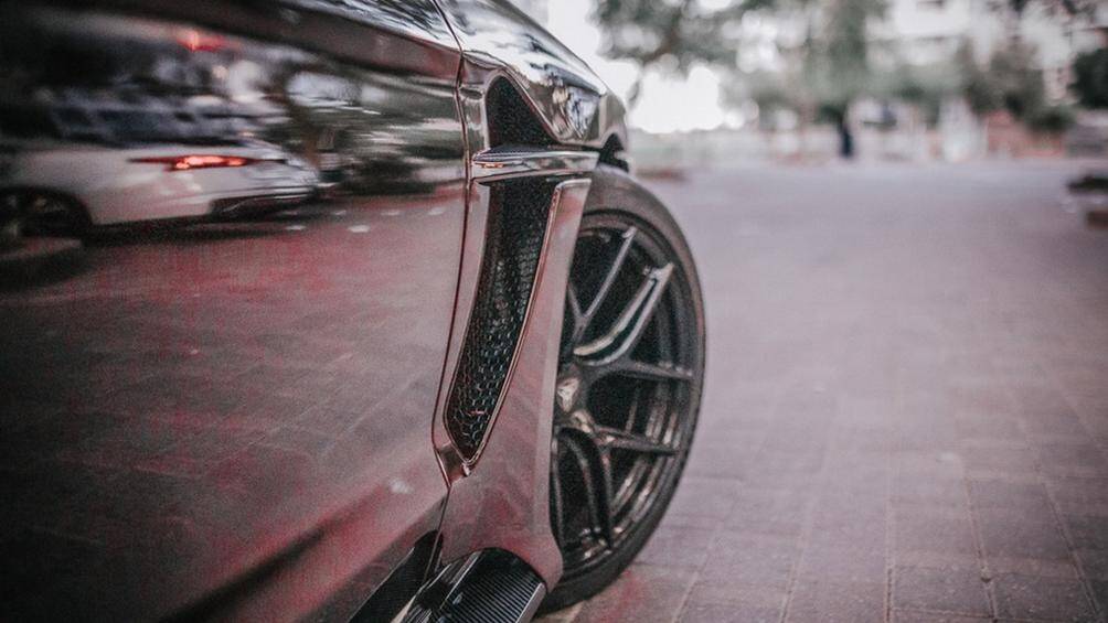 Hệ thống phanh Brembo và nâng cấp hệ thống treo hoàn chỉnh cũng có sẵn để khách hàng lựa chọn