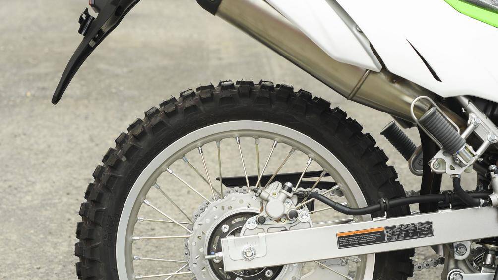 Tuỳ chọn phanh ABS không có trên Kawasaki KLX230 bán tại thị trường Việt Nam