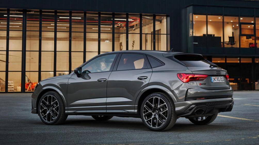 So với phiên bản RS Q3, mẫu xe SUV Audi RS Q3 Edition 10 Years đặc biệt sở hữu ngoại hình thể thao hơn