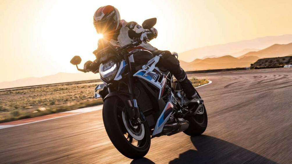 Người lái được cung cấp 5 chế độ lái gồm: Rain, Road, Dynamic, Race và Race Pro