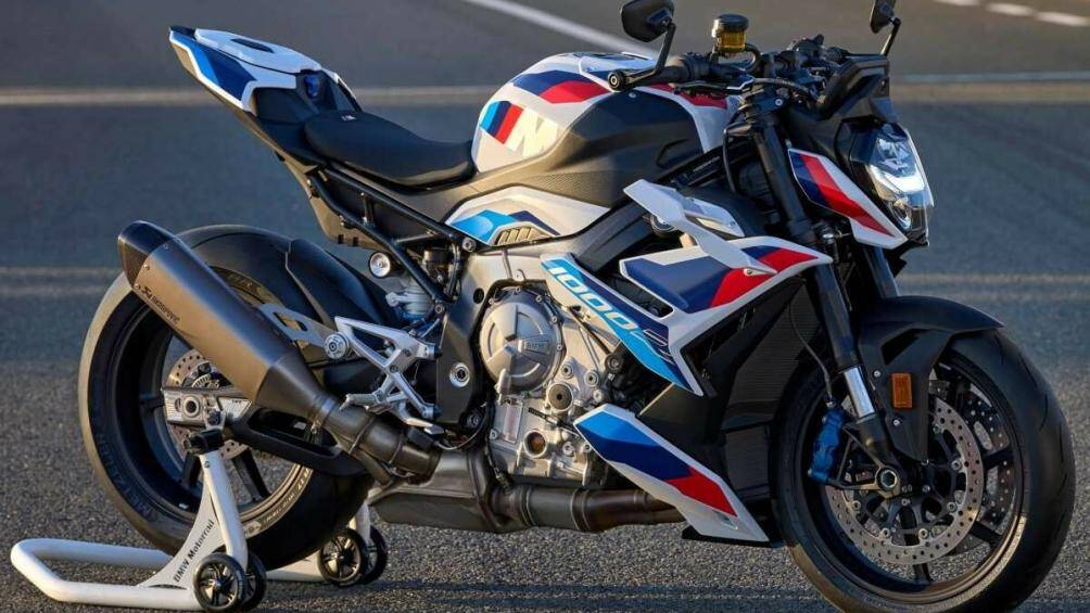 Để đạt được sức mạnh này, BMW sử dụng công nghệ ShiftCam, phễu hút khí thay đổi và bộ giảm thanh bằng titan