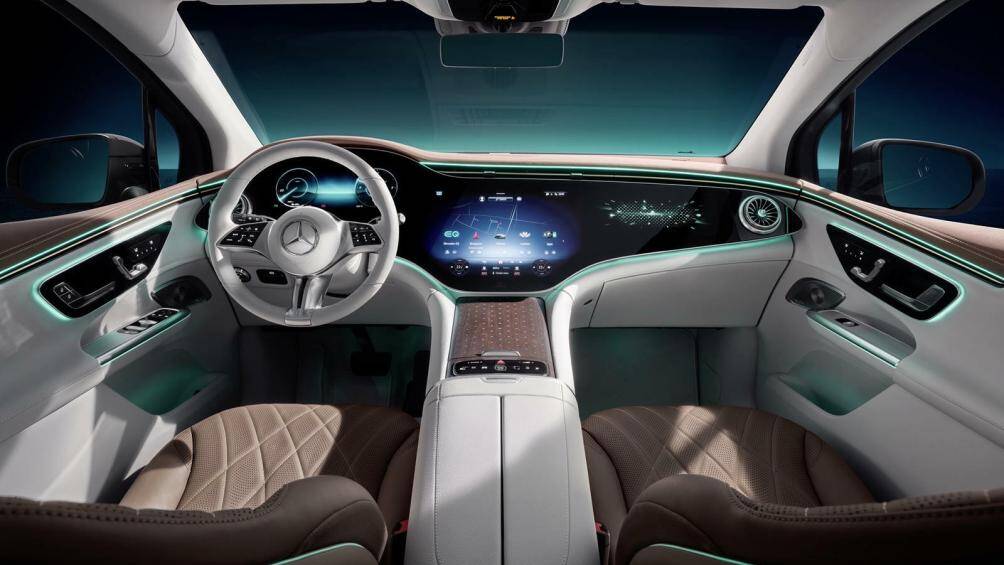 Xe còn sở hữu màn hình siêu rộng hyperscreen, âm thanh vòm Dolby Atmos, hệ thống lọc không khí được trang bị bộ lọc HEPA...