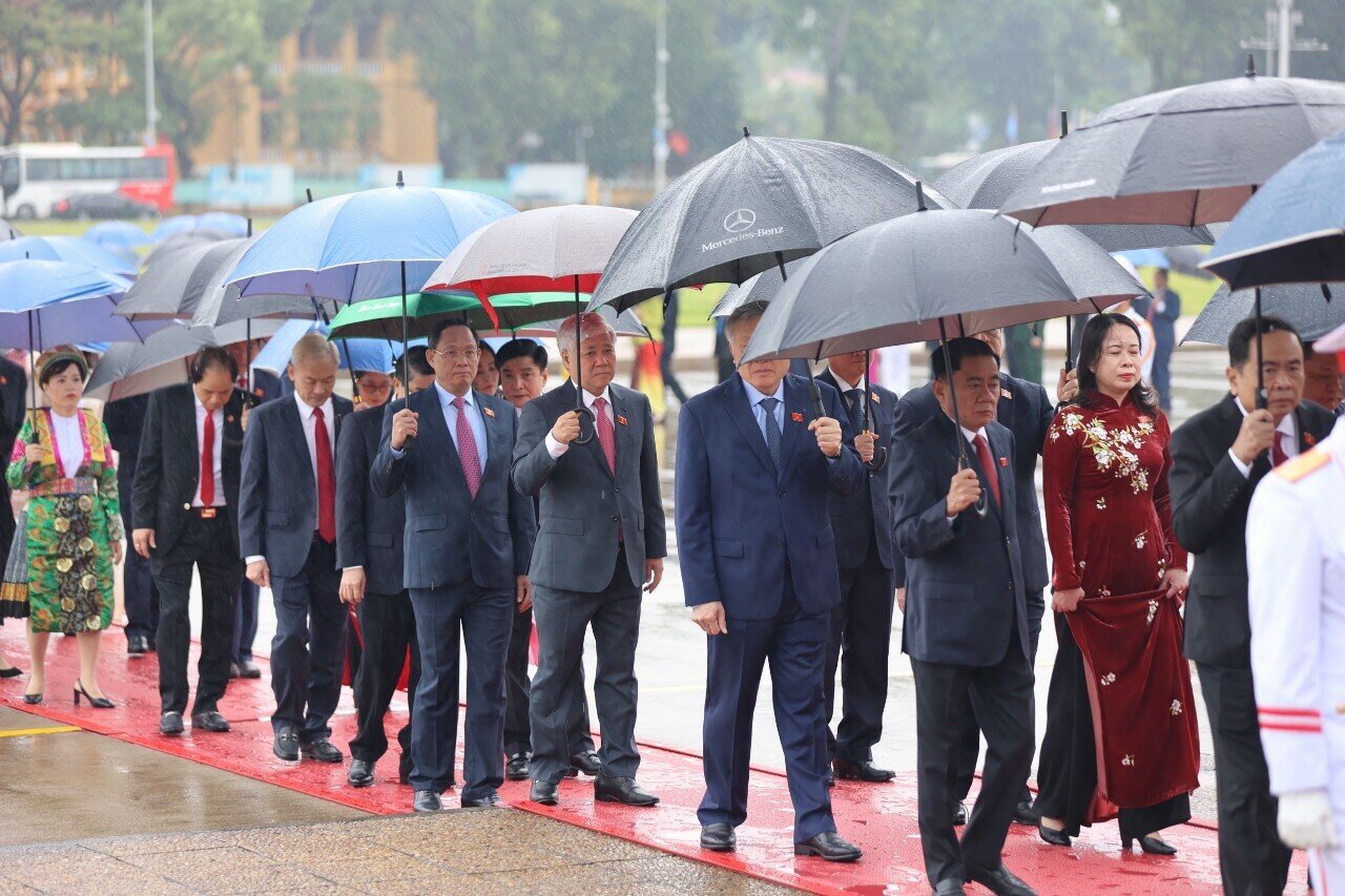 Kỳ họp này Quốc hội cũng xem xét, quyết định công tác nhân sự.