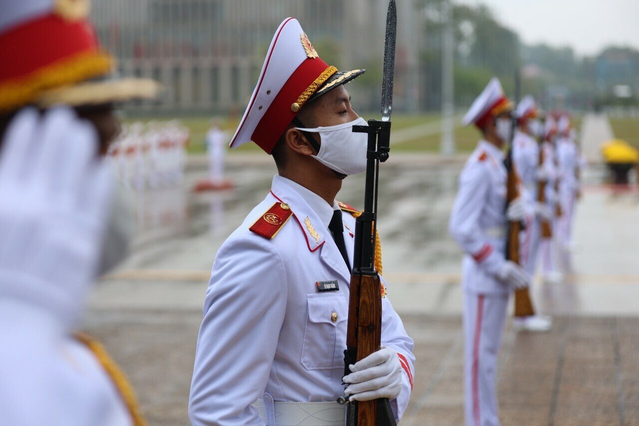 Không khí trang nghiêm tại lễ viếng Lăng Bác.