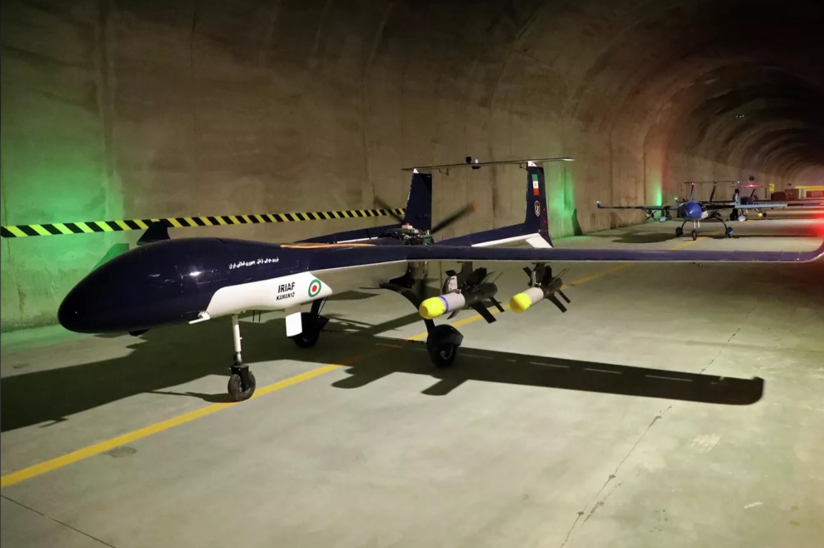 43 năm qua, tuy Iran phải xoay sở để tồn tại dưới hàng loạt các lệnh trừng phạt nhưng quốc gia này vẫn cho thấy khả năng đáng kể trong việc sản xuất, thiết kế và phát triển các phương tiện bay không người lái của riêng mình.