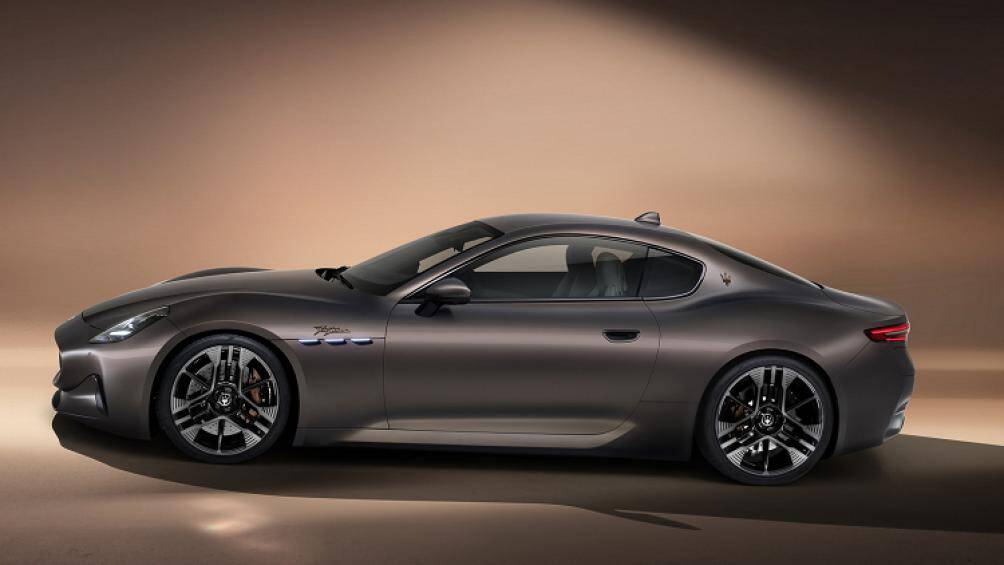 Thời gian tăng tốc 0-100 km/h của 3 biến thể Modena, Trofeo và Folgore lần lượt là 3,9 giây, 3,5 giây và 2,7 giây. Tốc độ tối đa lần lượt là 302 km/h, 320 km/h và 320 km/h