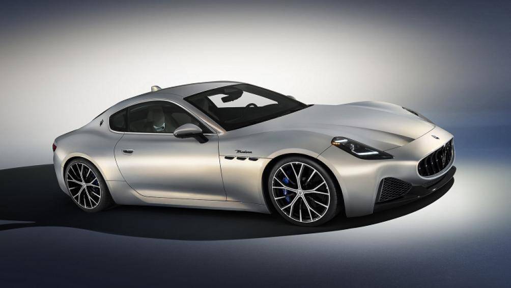 GranTurismo là sự kết hợp giữa phong cách thiết kế độc đáo với những đường nét hiện đại, đi cùng khoang nội thất bốn chỗ sang trọng