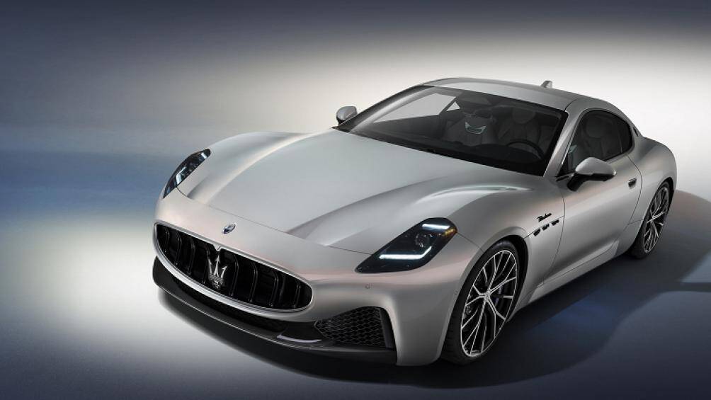 Mẫu xe trông tương đồng so với "người tiền nhiệm" với nắp ca-pô dài và mũi thấp nhưng thân xe sở hữu nhiều đường nét ấn tượng hơn