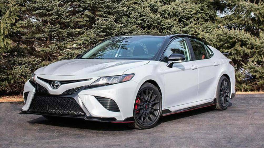 4. Toyota Camry (doanh số: 383 nghìn chiếc)