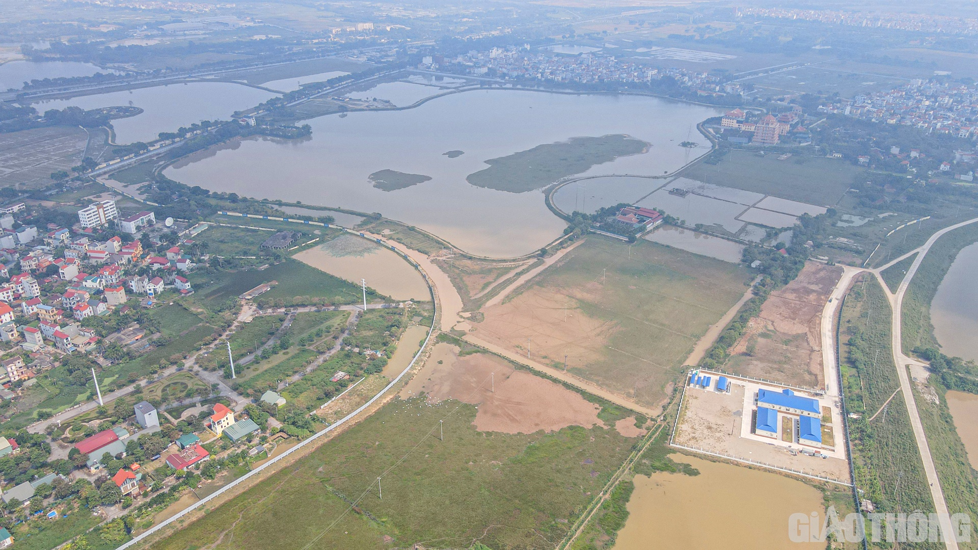 Dự án Thành phố Thông minh Bắc Hà Nội (North Hanoi Smart City) có diện tích 272ha tại các xã Hải Bối, Vĩnh Ngọc và Kim Nỗ, huyện Đông Anh do liên doanh Tập đoàn BRG (Việt Nam) và Tập đoàn Sumitomo (Nhật Bản) làm chủ đầu tư.