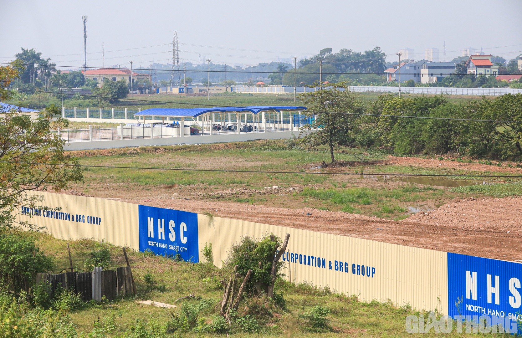 Trước đó, chủ trì tiếp Đại sứ Nhật Bản tại Việt Nam Yamada Takio, đại diện Tập đoàn Sumitomo và Công ty cổ phần Tập đoàn BRG, Bí thư Thành ủy Đinh Tiến Dũng đã giao trách nhiệm cụ thể cho UBND thành phố, các sở, ngành và huyện Đông Anh tiếp tục cùng với chủ đầu tư để đẩy nhanh tiến độ công tác giải phóng mặt bằng, điều chỉnh cục bộ quy hoạch... phấn đấu khởi công khu 1, khu 2 trong tháng 6/2022.