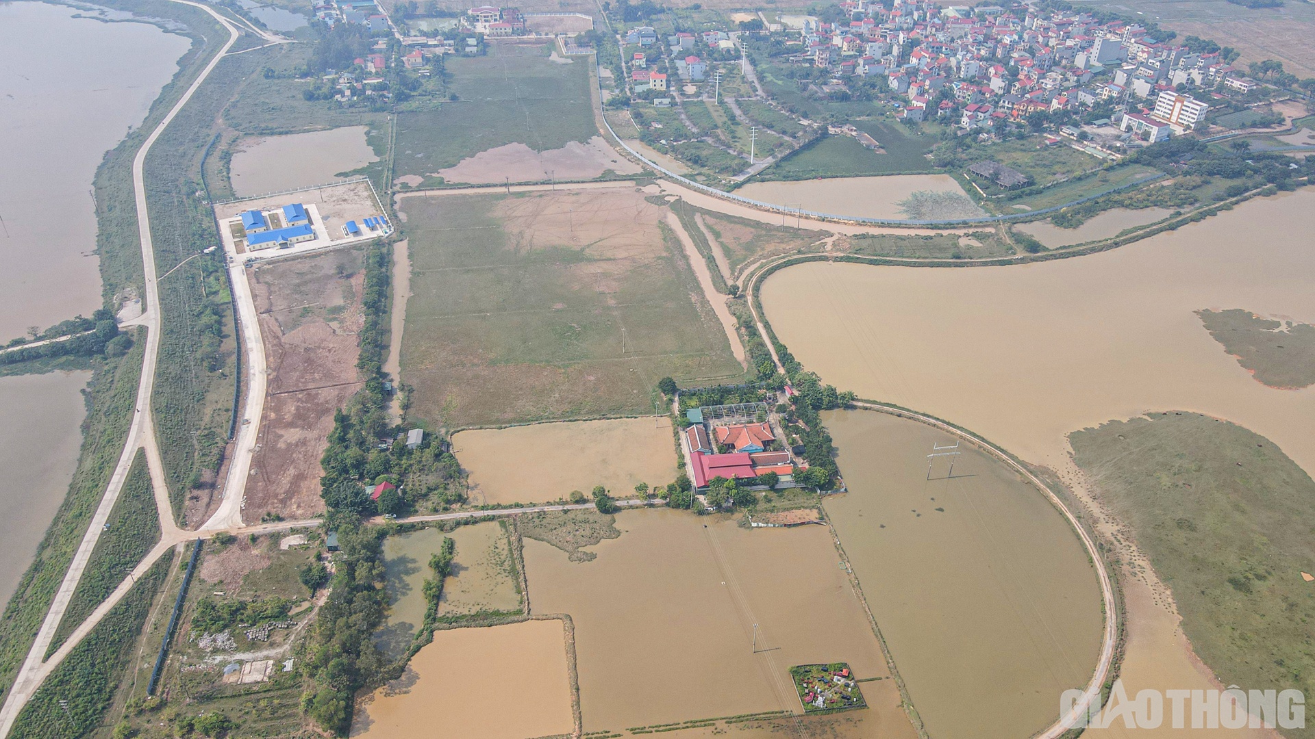 Dự án được lập dựa trên quy hoạch đô thị thông minh dọc trục Nhật Tân – Nội Bài. Vị trí dự án nằm ven đường đê tả sông Hồng, giữa hai cầu là Nhật Tân và Thăng Long.