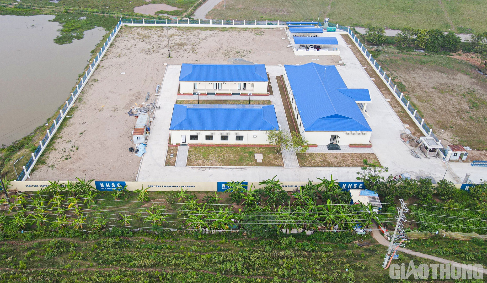 Nhưng đến nay, đã quá 3 tháng, dự án trên vẫn để không. Chỉ duy nhất có khu nhà điều hành và đường dẫn vào nhà điều hành được xây dựng.