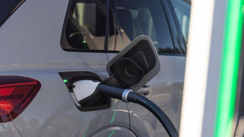 Audi cho biết mẫu xe điện có thể được sạc ở mức công suất 125kW, cho phép chiếc xe sạc đầy 80% trong hơn 30 phút