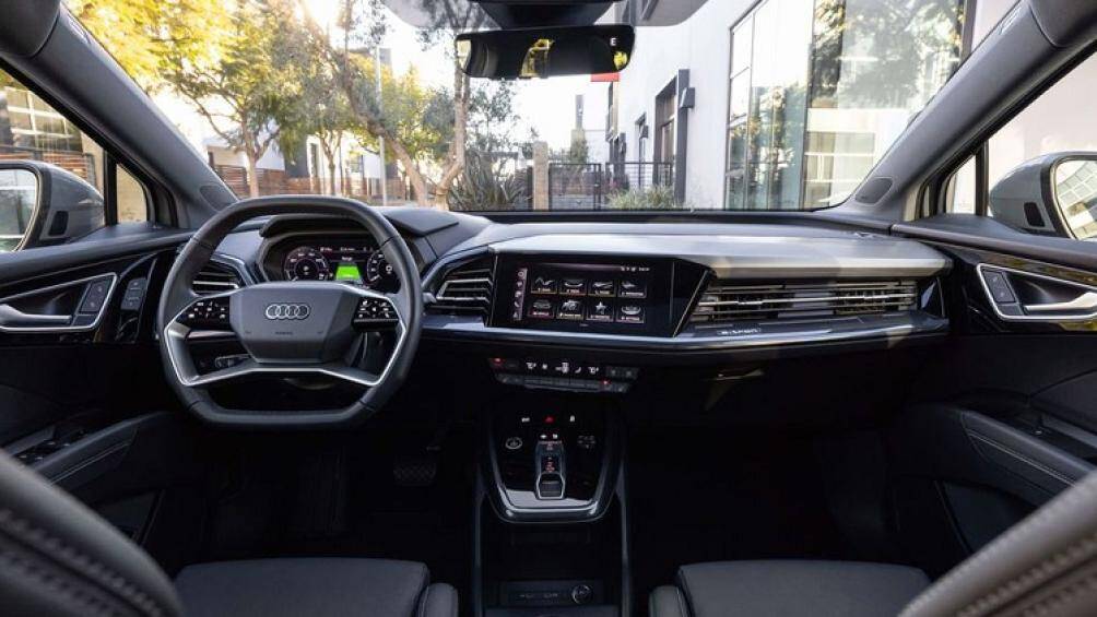 Cùng với đó là màn hình cảm ứng 10,1 inch cho hệ thống thông tin giải trí và màn hình kỹ thuật số 10,25 inch