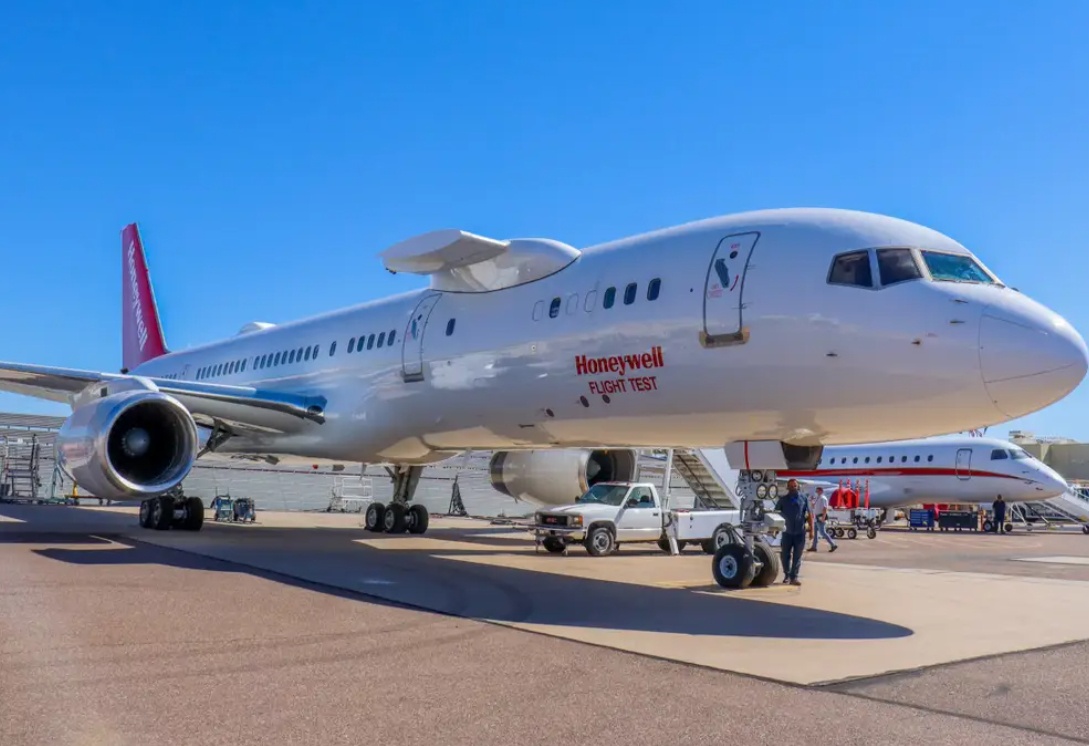 Trong 17 năm phục vụ tại Honeywell, chiếc Boeing 757 đã thực hiện 3.000 giờ bay trong 800 chuyến bay thử nghiệm tại hơn 30 quốc gia. Ảnh - Insider
