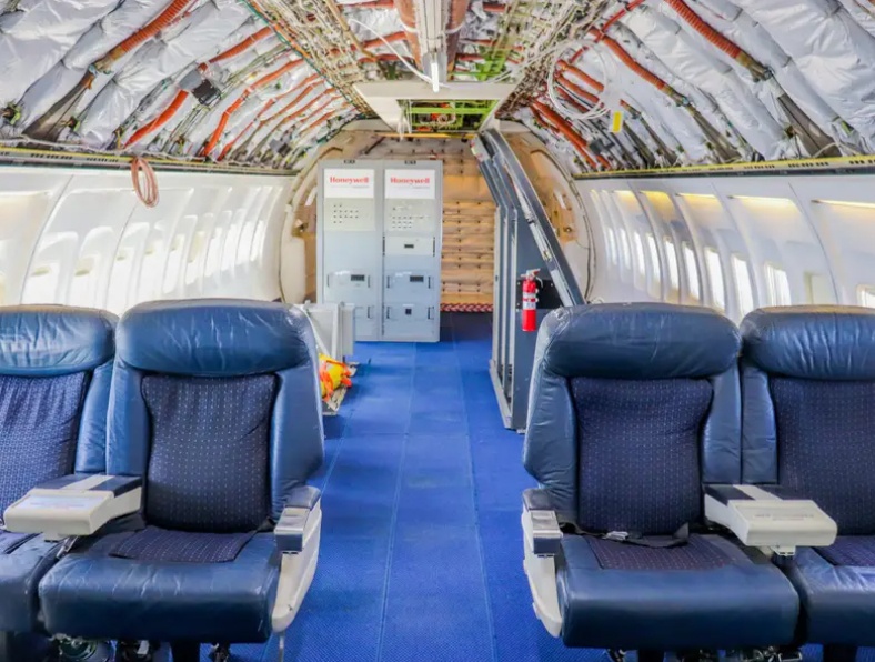 Đội ngũ Honeywell đã thử nghiệm rất nhiều công nghệ trên chiếc Boeing 757, bao gồm hệ thống liên lạc vệ tinh Aspire, radar thời tiết 3D. Tuy nhiên, nhiệm vụ chính của chiếc máy bay là thử nghiệm động cơ. Ảnh - Insider