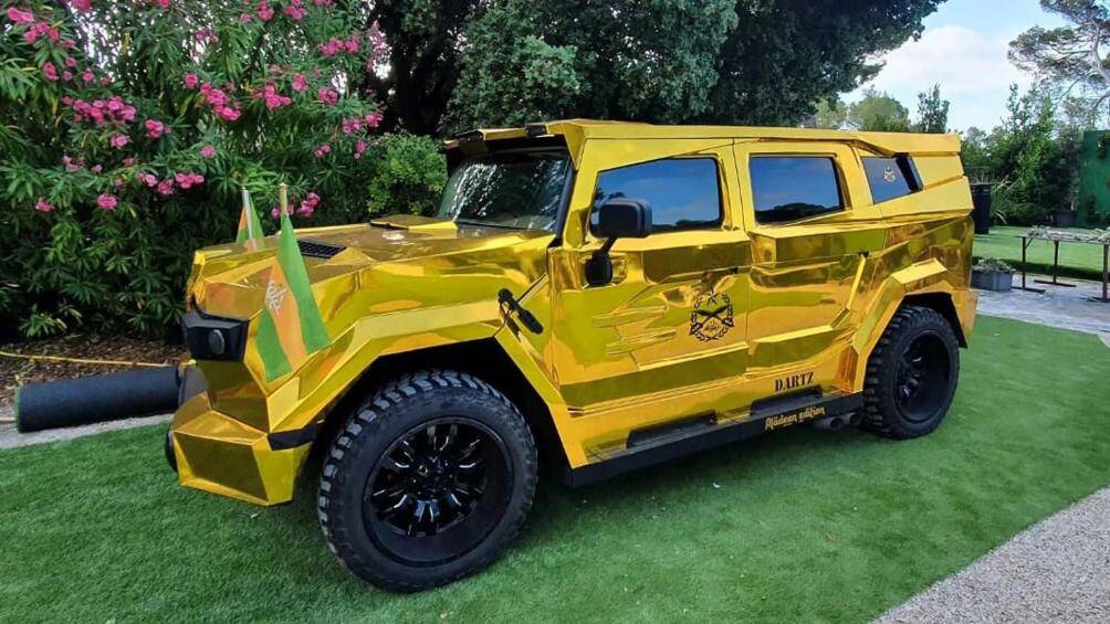 Mẫu xe thú vị này có tên thương mại chính thức là Dartz Motorz Prombron The Dictator Aladeen Edition MMXXII