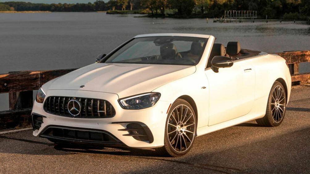 5. Mercedes-AMG E53 Convertible (giá khởi điểm: 84.350 USD)