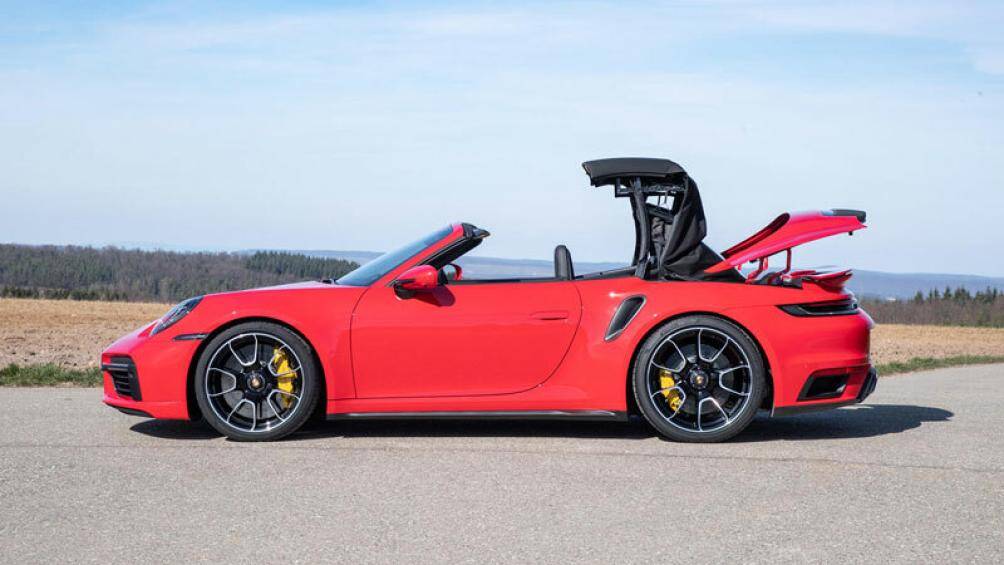 6. Porsche 911 Turbo Cabriolet (giá khởi điểm: 187.100 USD)
