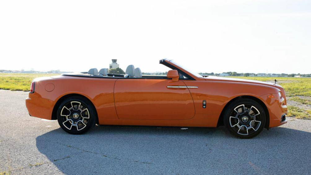 8. Rolls-Royce Dawn (giá khởi điểm: 356.500 USD)