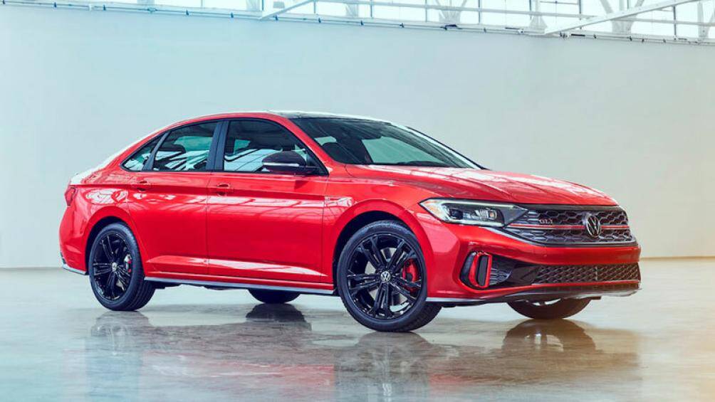 10. Volkswagen Jetta GLI (giá khởi điểm: 31.295 USD)