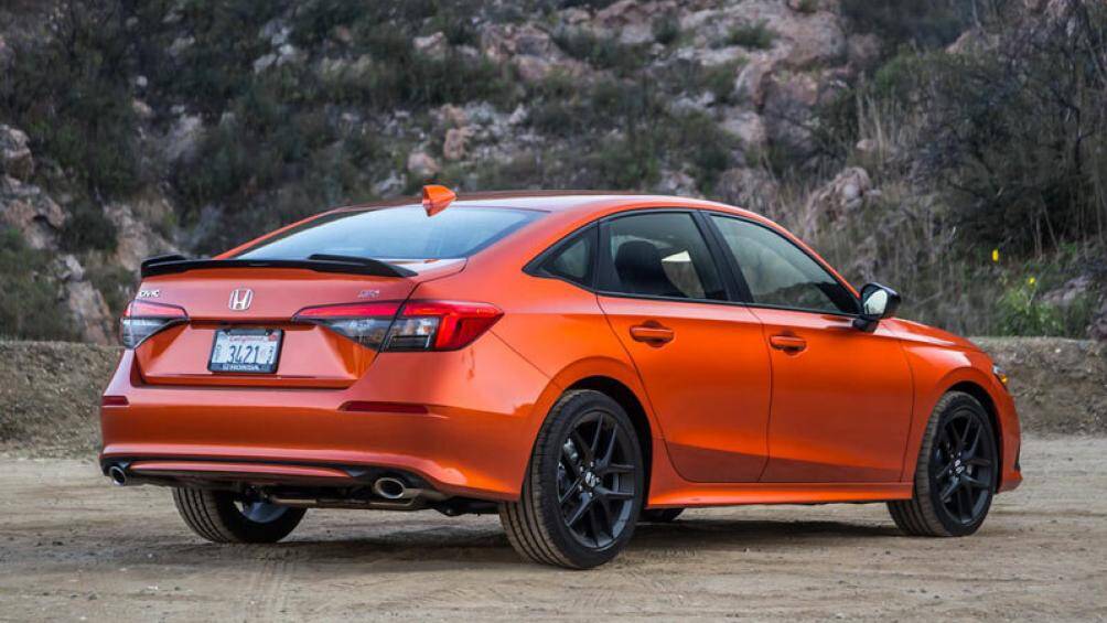 2. Honda Civic Si Sedan (giá khởi điểm: 27.500 USD)