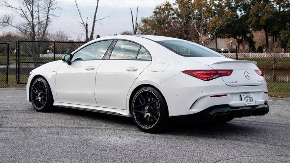 4. Mercedes-AMG CLA 45 (giá khởi điểm: 55.900 USD)