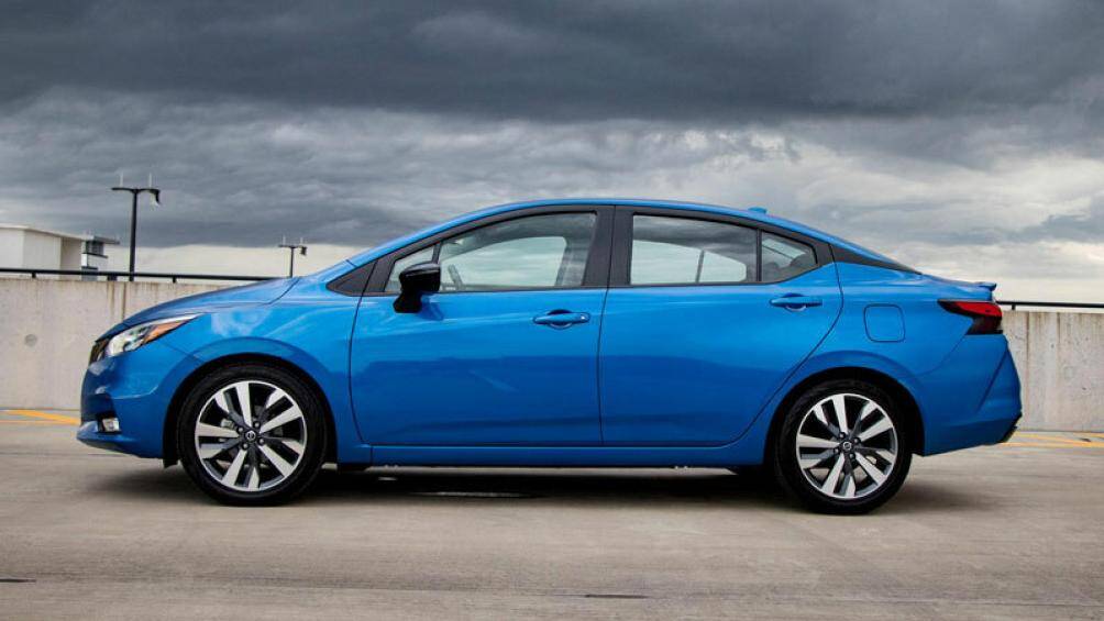 5. Nissan Versa Sedan (giá khởi điểm: 15.580 USD)